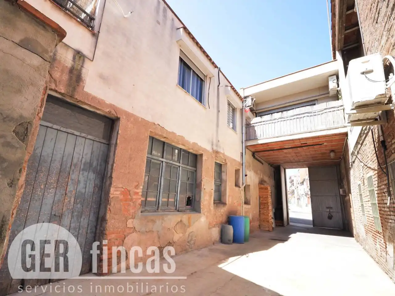 Vista exterior de Casa o xalet en venda en Terrassa amb Aire condicionat, Calefacció i Parquet