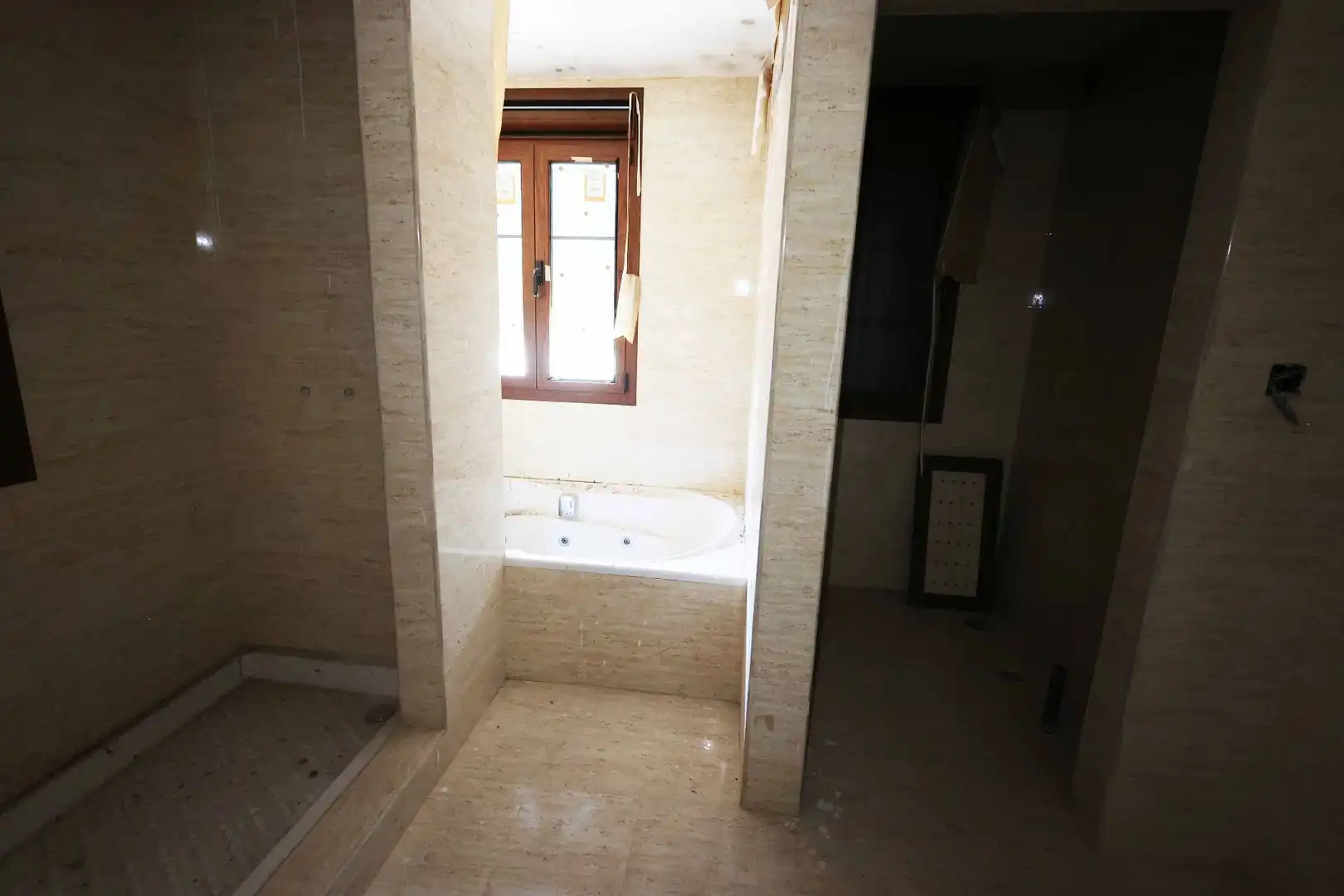 Bany de Casa o xalet en venda en Villa del Prado amb Calefacció i Traster