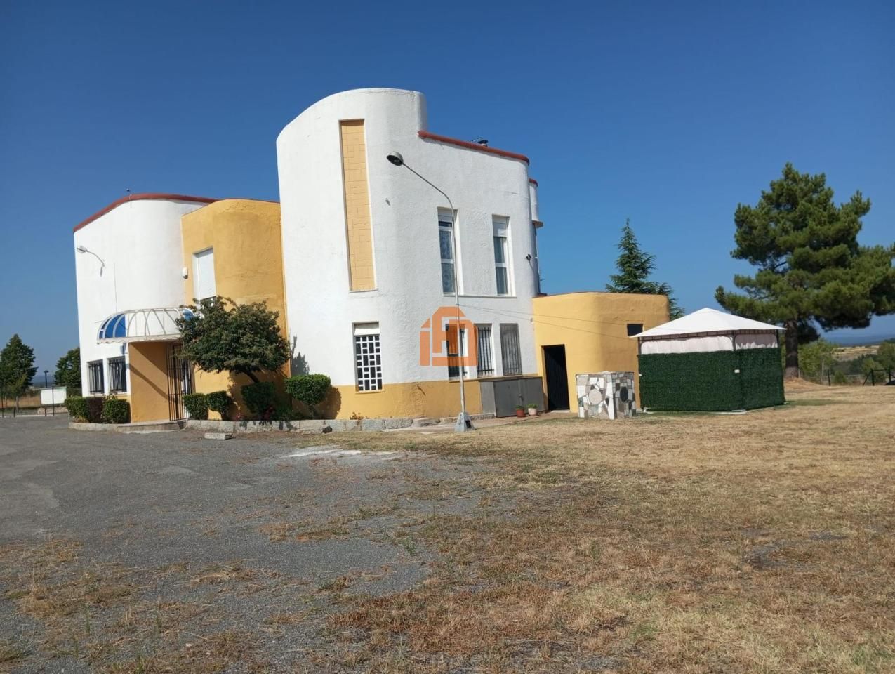 Exterior view of Building for sale in Sariegos