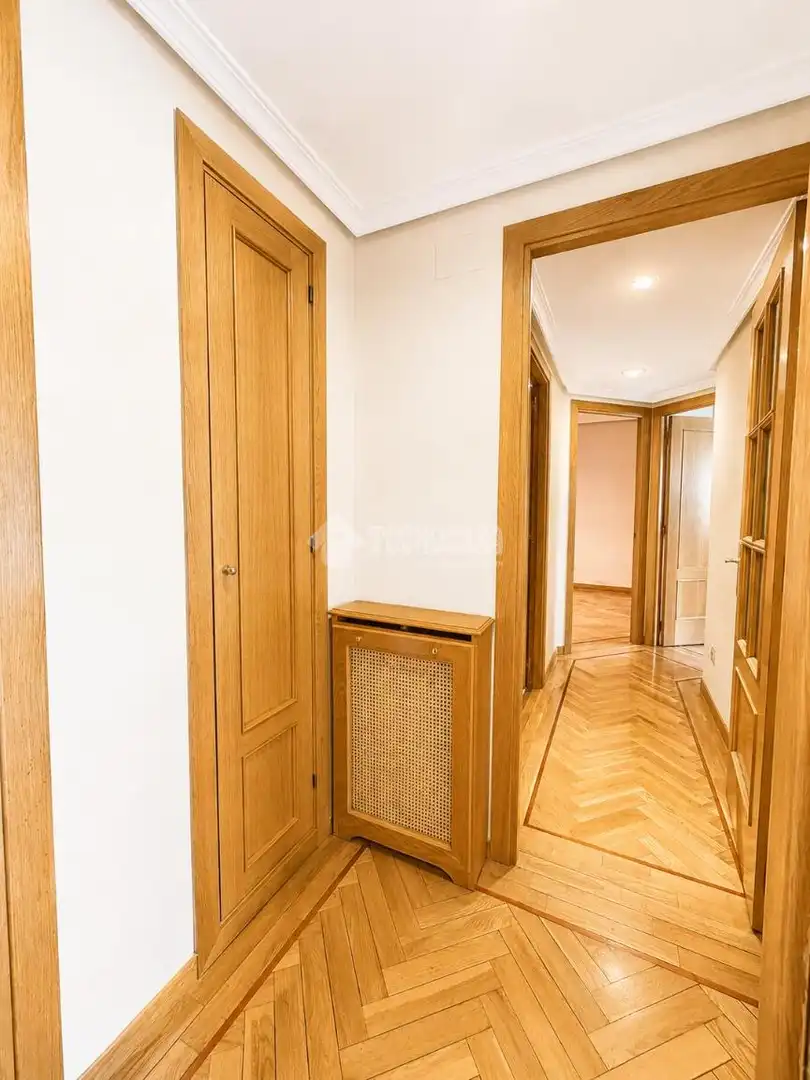 Flat for rent in Madrid  with Air Conditioner and Heating