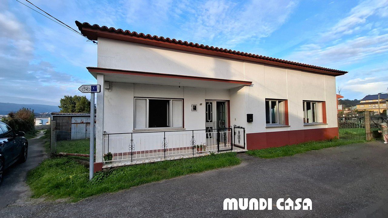 Exterior view of House or chalet for sale in Boiro  with Storage room and Balcony