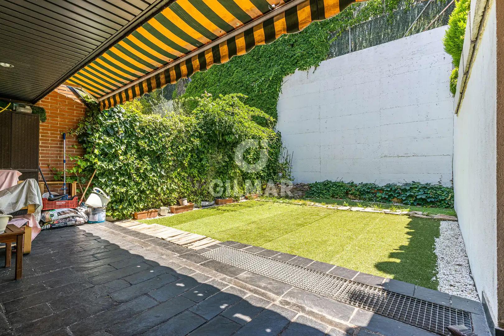 Terraza de Casa adosada en venta en Madrid con Calefacción y Jardín privado