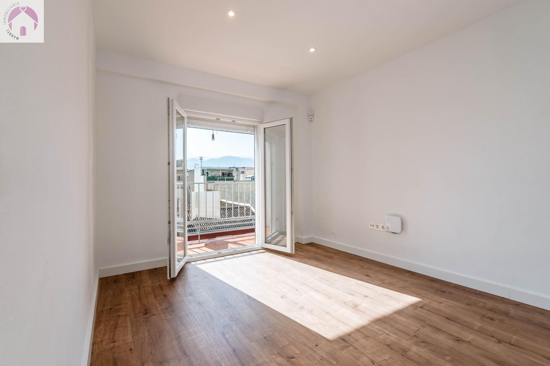 Bedroom of Flat for sale in  Granada Capital  with Terrace, Balcony and Alarm