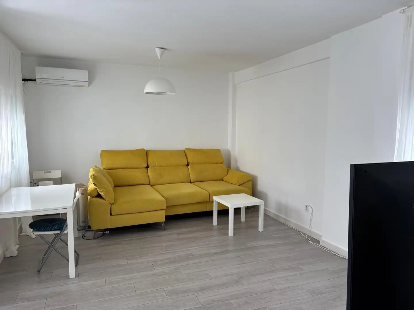 Living room of Flat for sale in Sevilla  with Air Conditioner