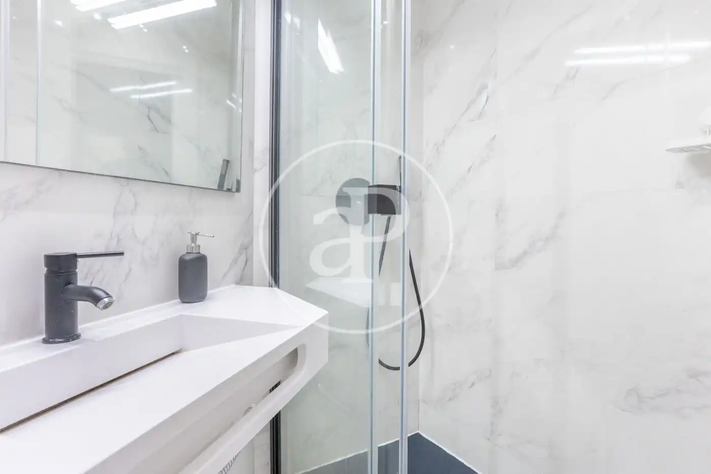 Baño de Piso de alquiler en Valencia con Aire acondicionado, Calefacción y Amueblado