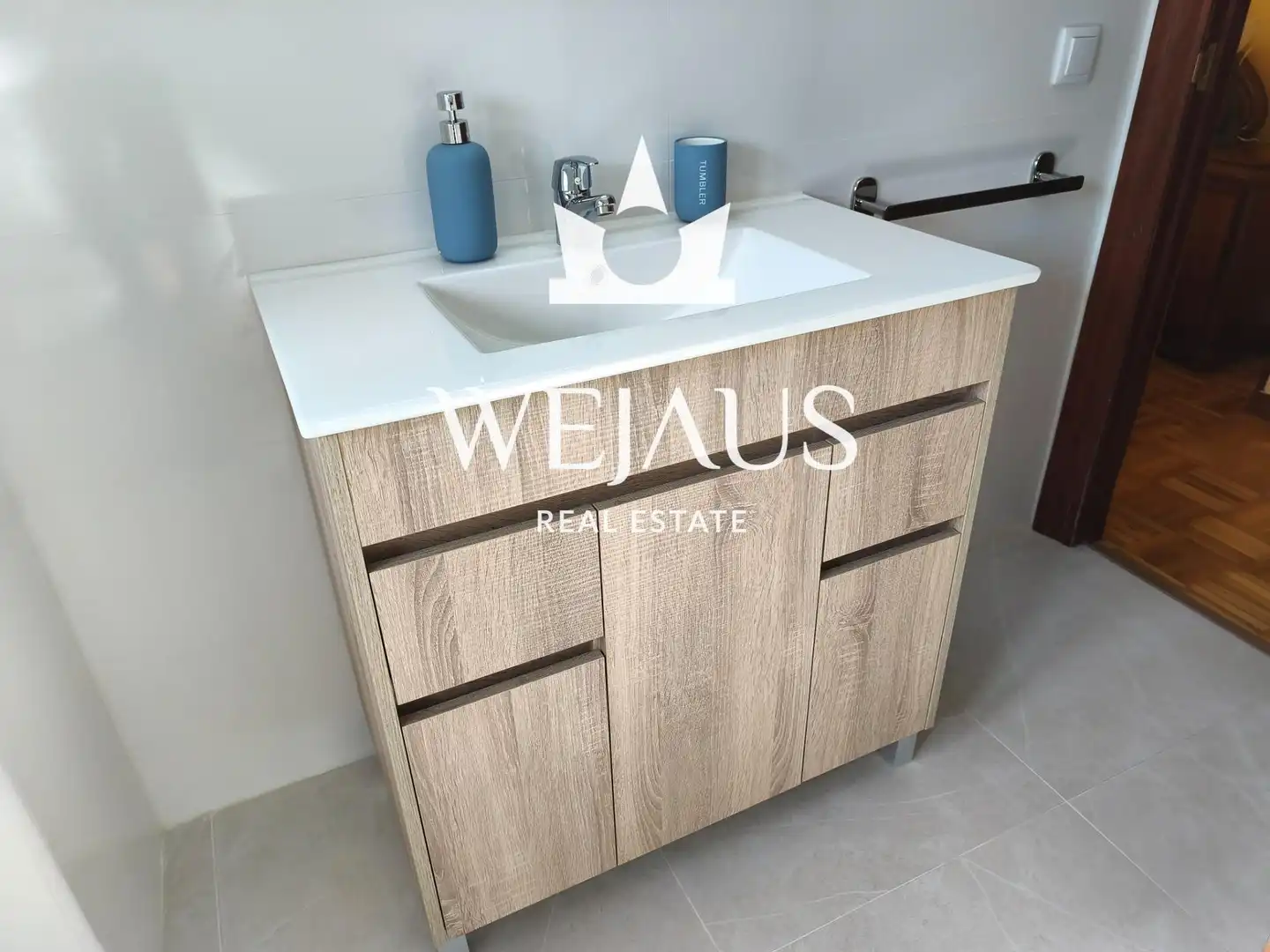 Baño de Piso de alquiler en El Astillero   con Calefacción, Amueblado y Alarma