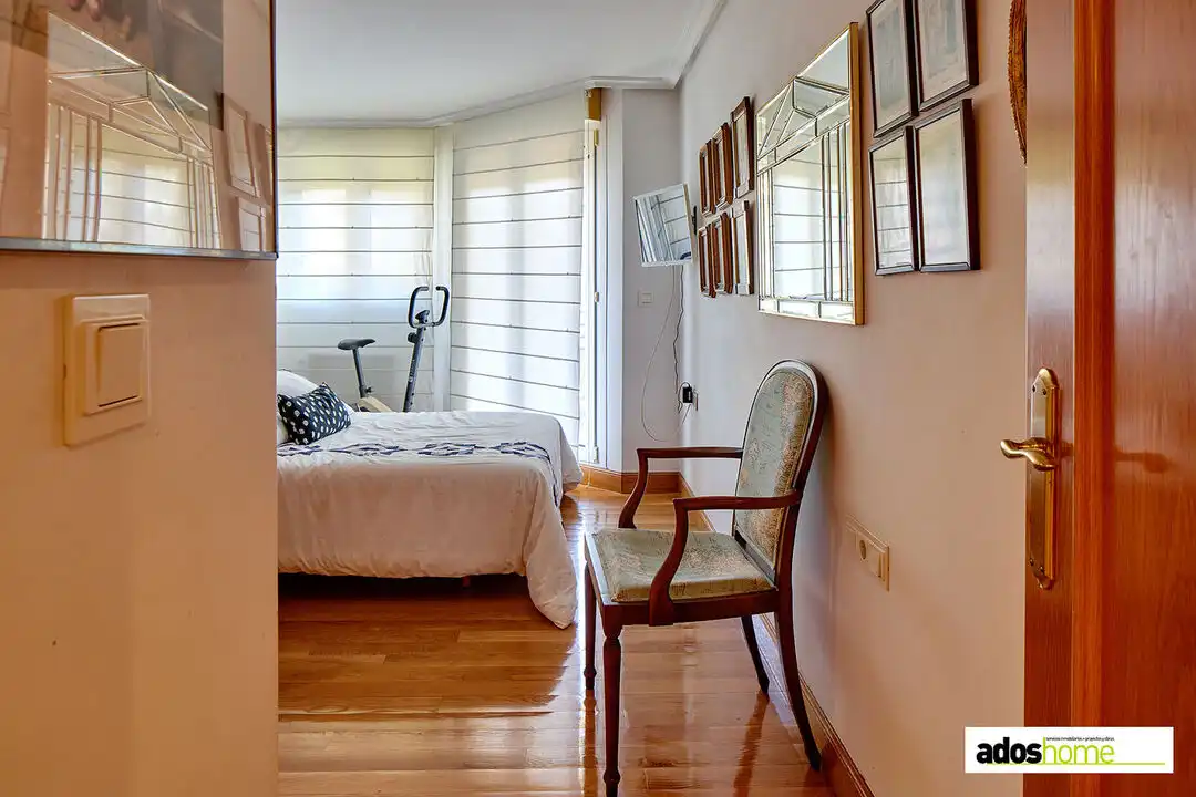 Habitación de Casa adosada en venta en Zarautz con Calefacción