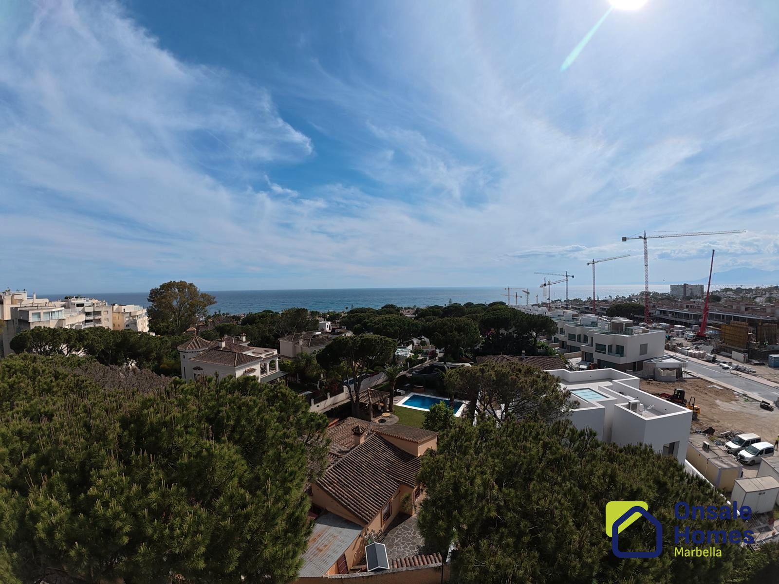 Vista exterior de Pis en venda en Marbella amb Terrassa, Moblat i Piscina comunitària