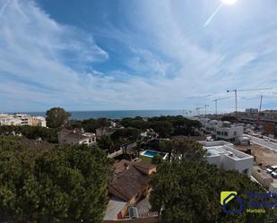 Vista exterior de Pis en venda en Marbella amb Terrassa, Moblat i Piscina comunitària