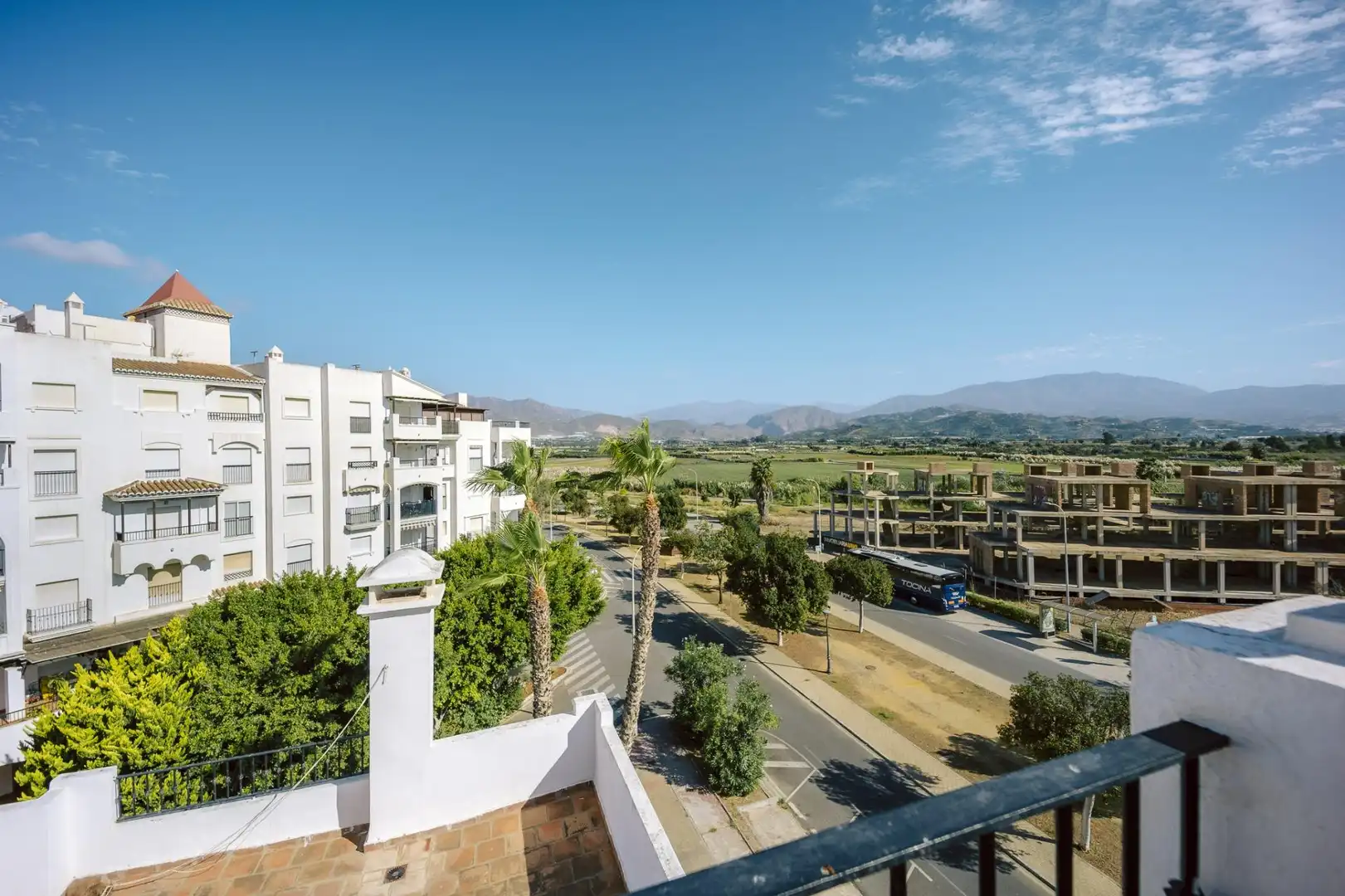 Vista exterior de Àtic en venda en Salobreña amb Jardí privat, Terrassa i Balcó