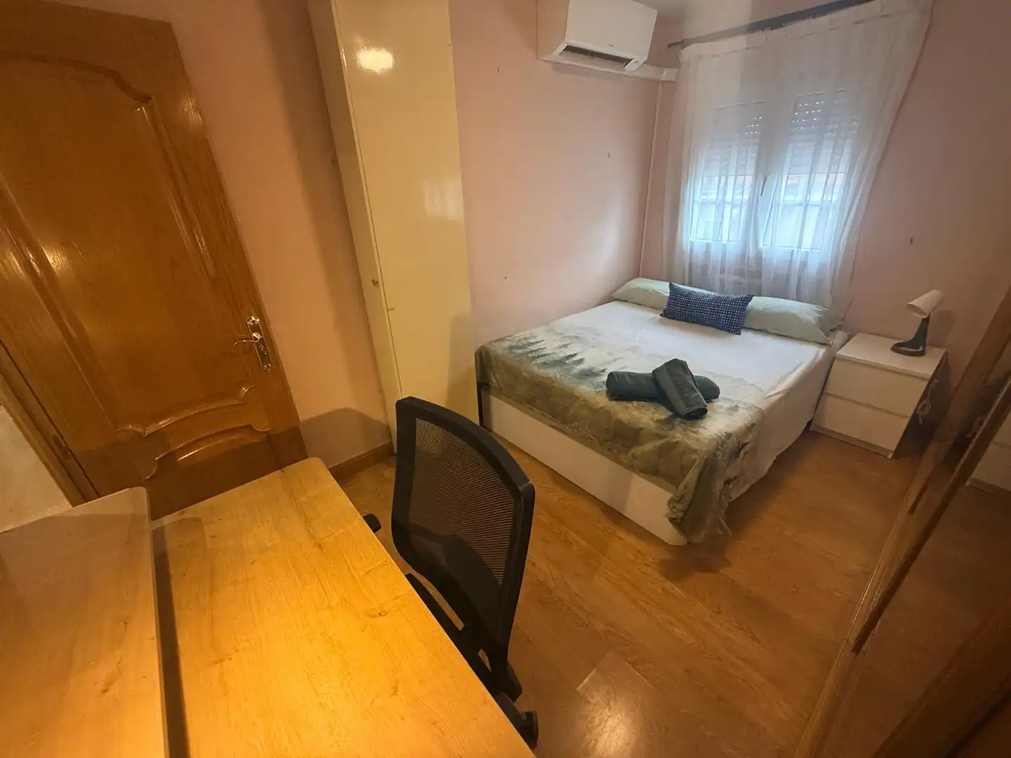 Bedroom of Flat for share in Madrid  with Air Conditioner, Heating and Furnished