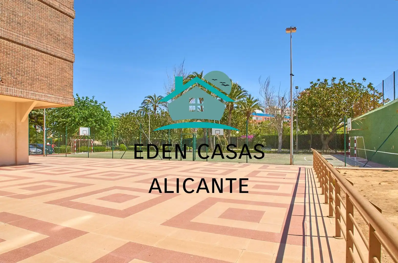 Außenansicht von Wohnungen zum Verkauf in Alicante / Alacant mit Klimaanlage, Heizung und Privatgarten
