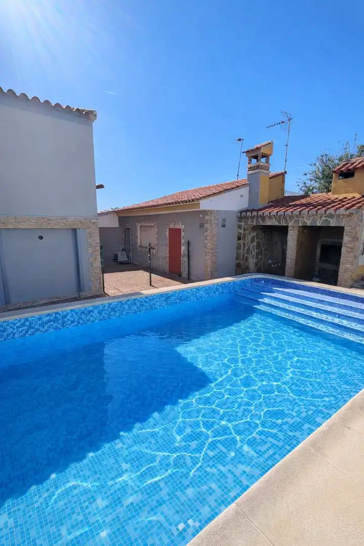 Piscina de Casa o chalet en venta en Llíria con Aire acondicionado, Calefacción y Jardín privado