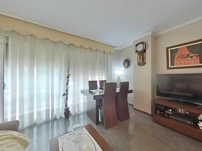 Living room of Flat for sale in L'Hospitalet de Llobregat  with Air Conditioner, Terrace and Balcony