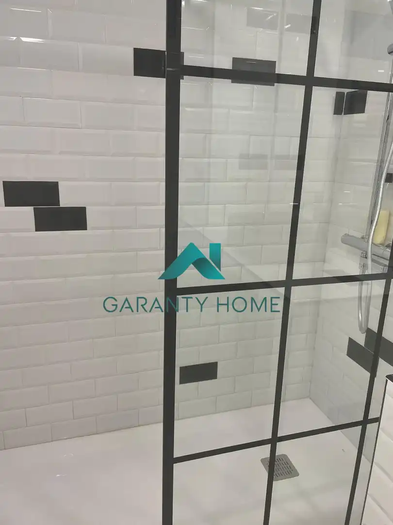 Bathroom of Flat for rent in Estepona  with Private garden, Terrace and Community pool