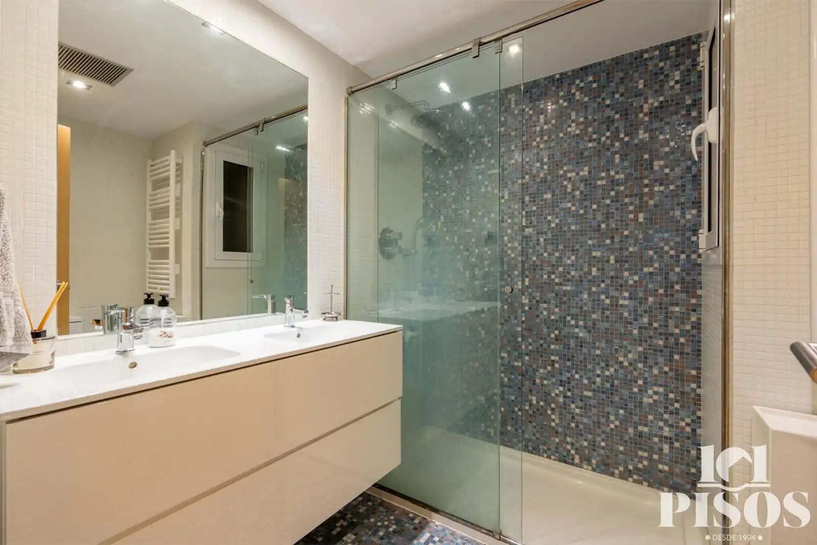Bathroom of Flat for sale in Sant Cugat del Vallès  with Air Conditioner, Heating and Private garden