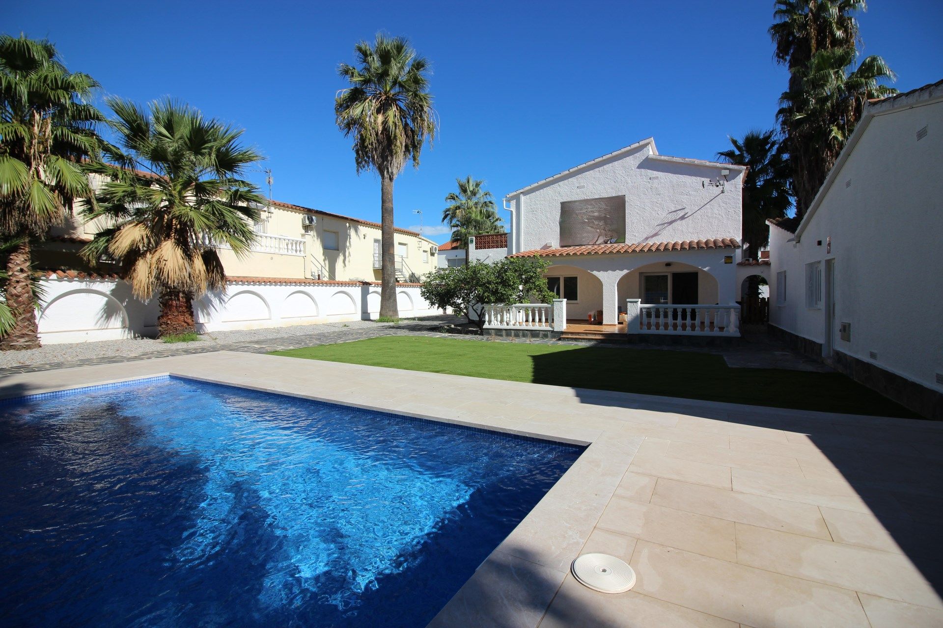 Piscina de Planta baixa en venda en Empuriabrava amb Terrassa, Piscina i Moblat