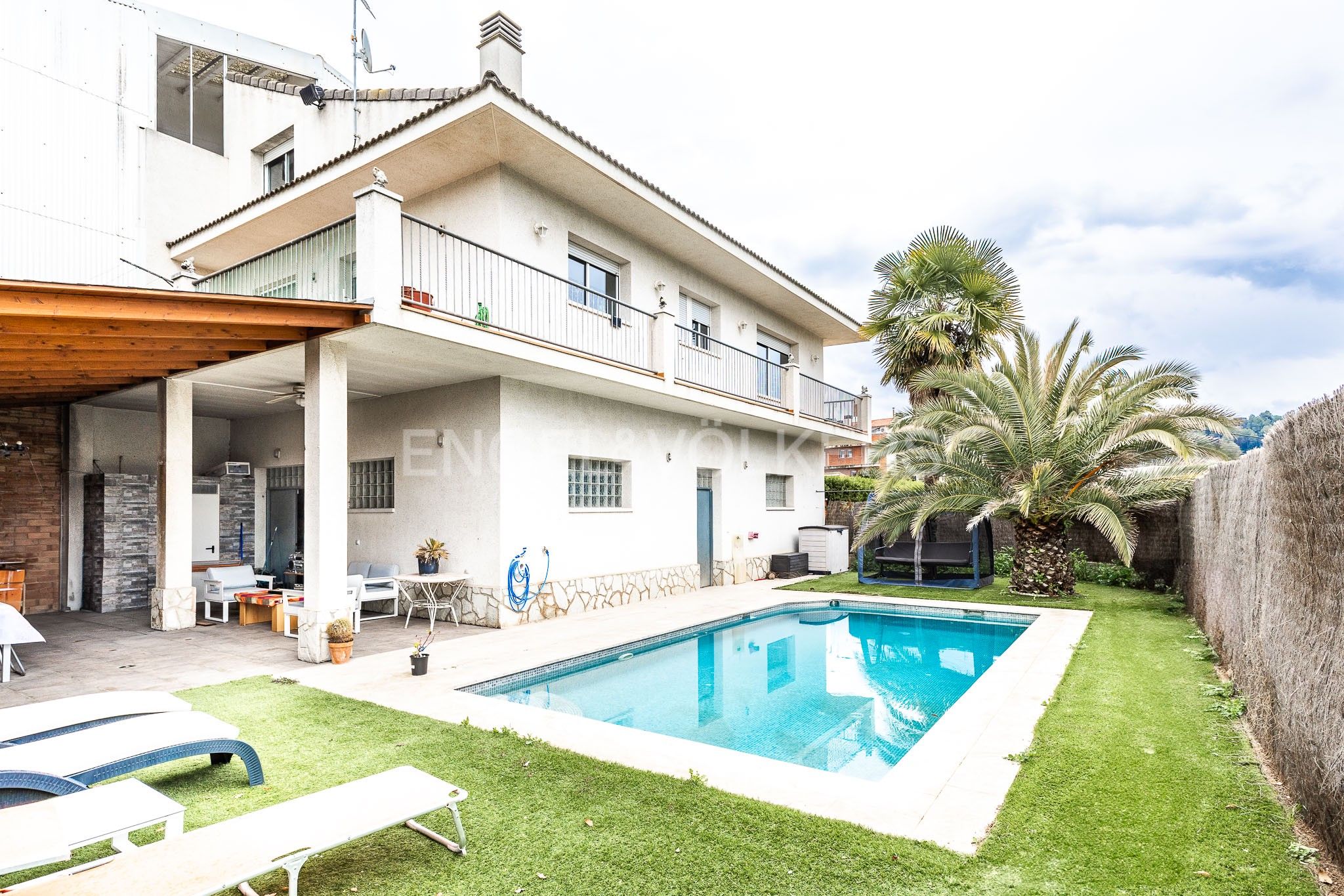 Vista exterior de Casa o xalet en venda en Navarcles amb Aire condicionat, Calefacció i Jardí privat
