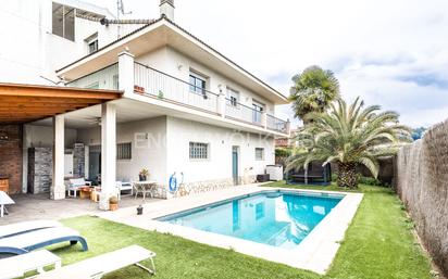 Vista exterior de Casa o xalet en venda en Navarcles amb Aire condicionat, Calefacció i Jardí privat