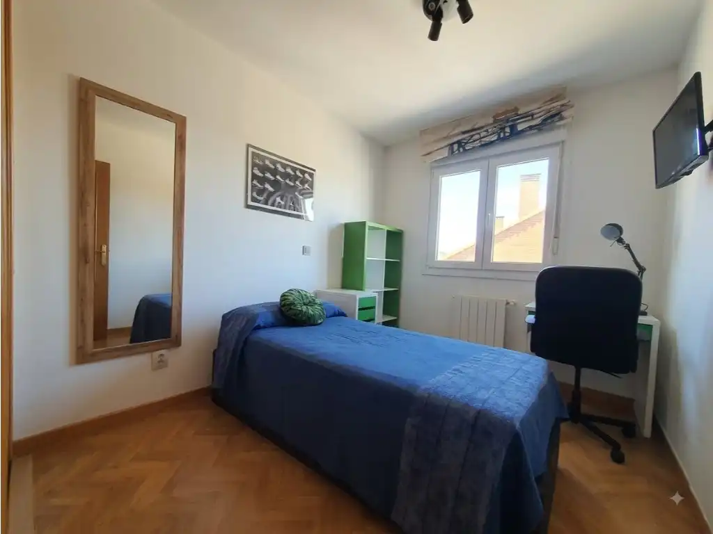 Dormitori de Casa adosada en venda en Colmenar Viejo amb Aire condicionat, Jardí privat i Terrassa