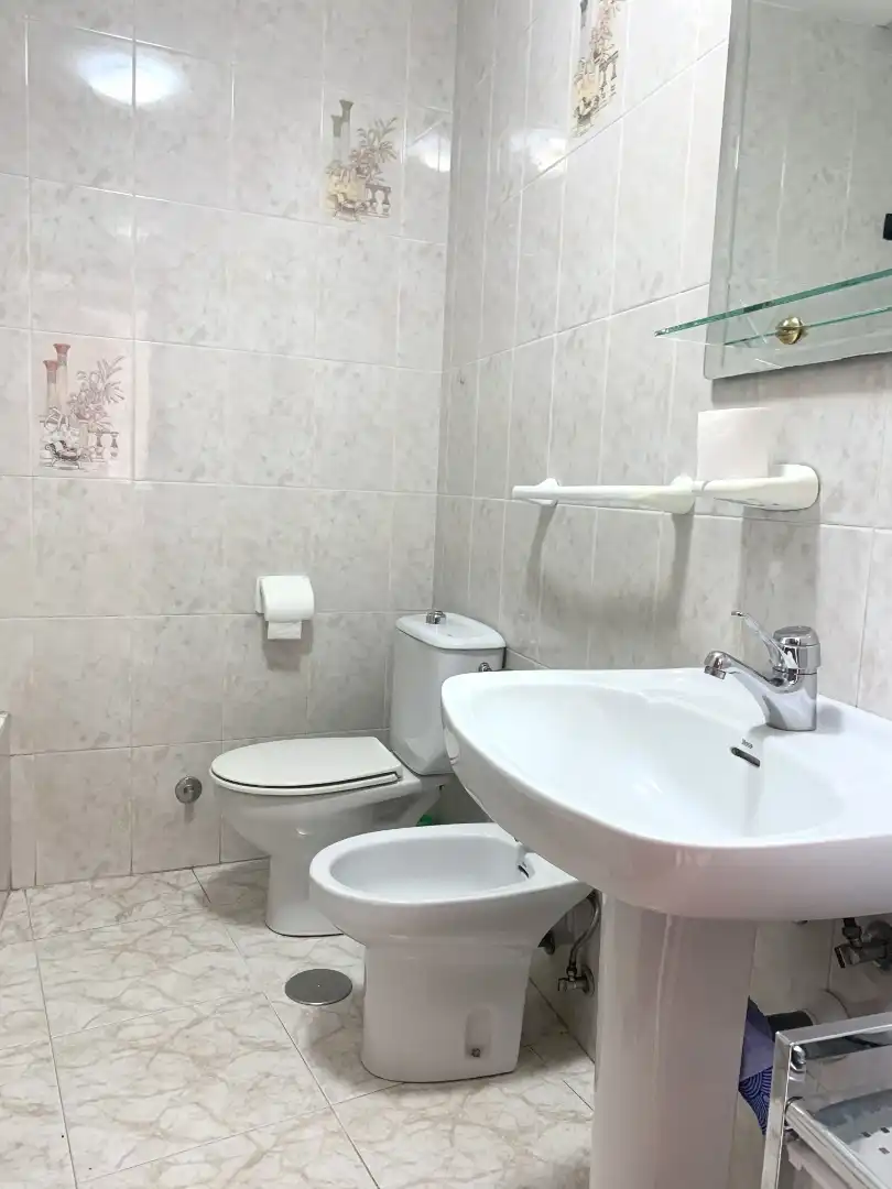 Badezimmer von Einfamilien-Reihenhaus zur Miete in Guadarrama mit Heizung, Privatgarten und Terrasse