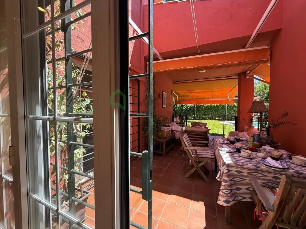 Terrassa de Casa o xalet en venda en Badajoz amb Aire condicionat, Jardí privat i Piscina