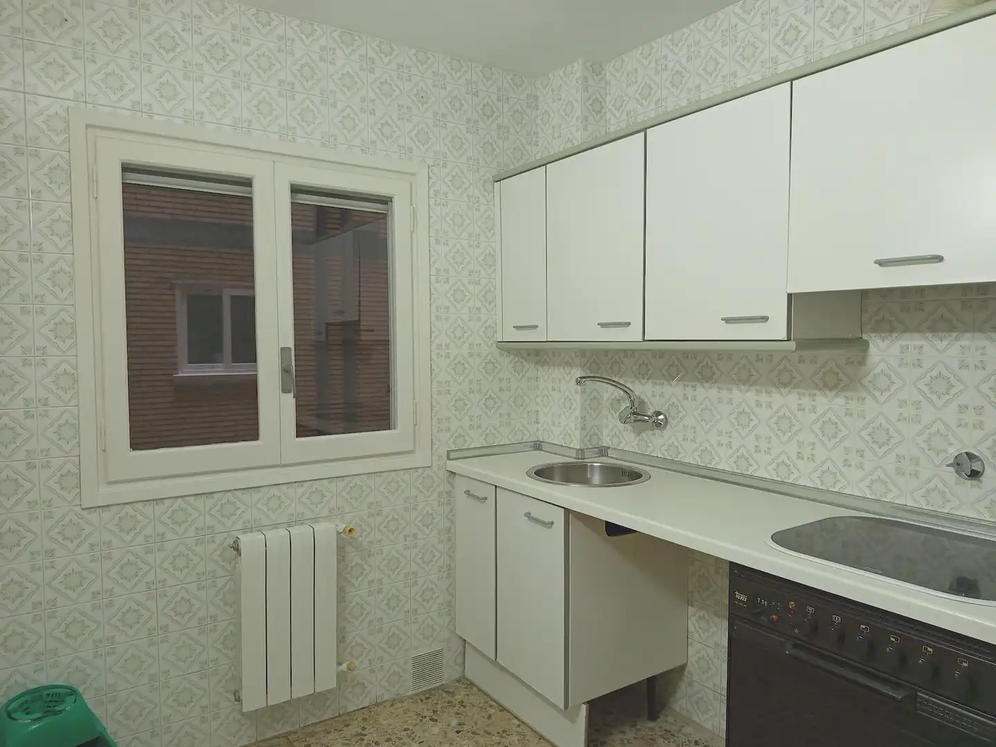 Kitchen of Flat for sale in Zaragoza  with Heating, Terrace and Balcony