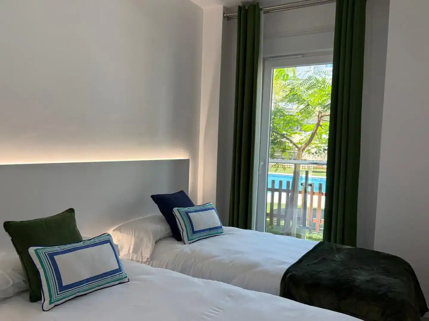 Schlafzimmer von Wohnung zur Miete in Motril mit Klimaanlage, Schwimmbad und Balkon