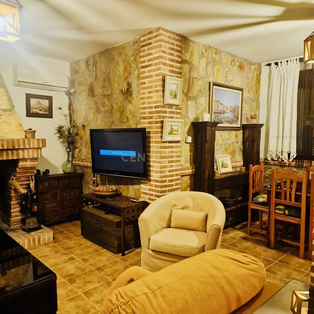 Sala d'estar de Casa o xalet en venda en Erustes amb Aire condicionat