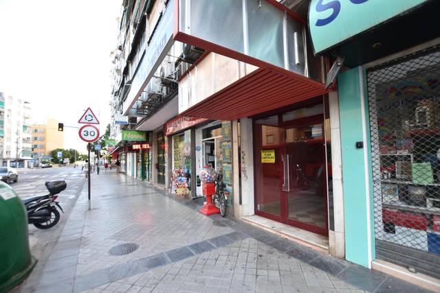 Local comercial en Alquiler en Avenida Avenida de Dílar, 27 en Barrio de Zaidín