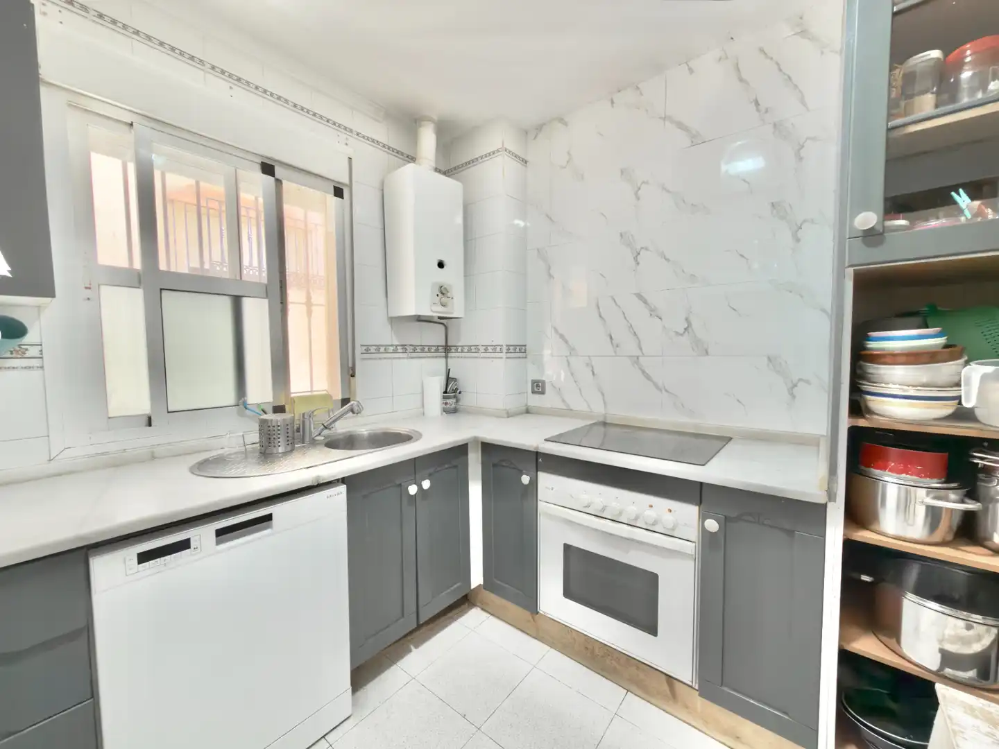 Kitchen of Detached homes for sale in San Fernando  with Air Conditioner, Terrace and Oven
