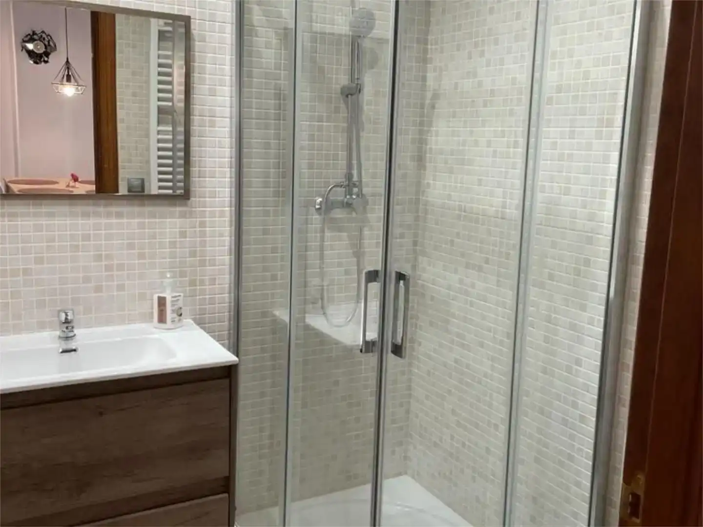 Baño de Apartamento en venta en Benasque con Jardín privado, Piscina y Amueblado