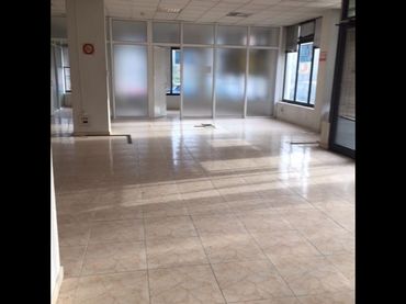 Local comercial en venda a Alisal - San Román