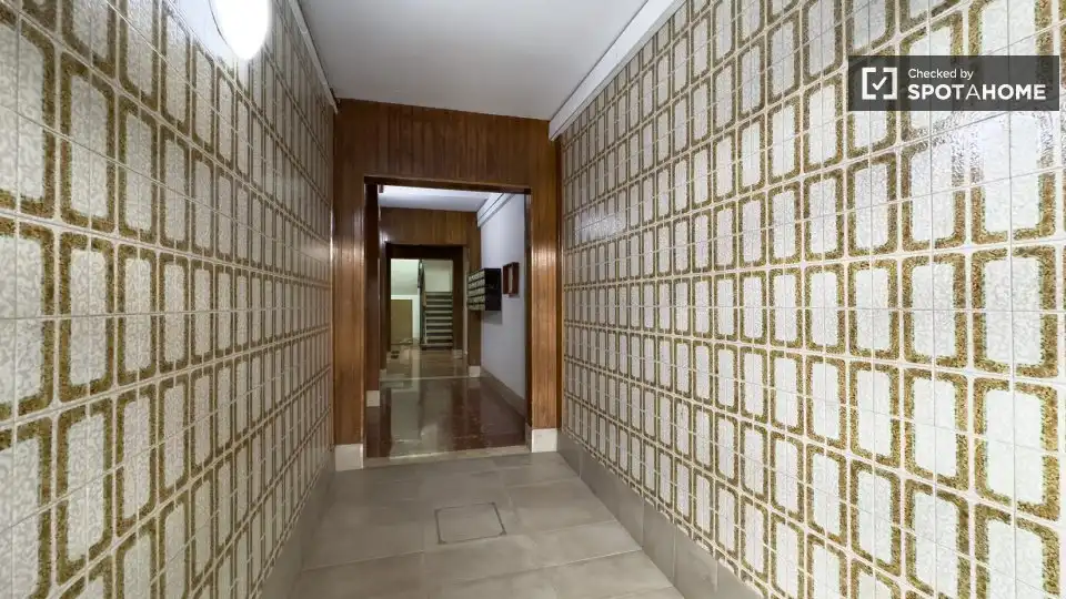 Room in Centre