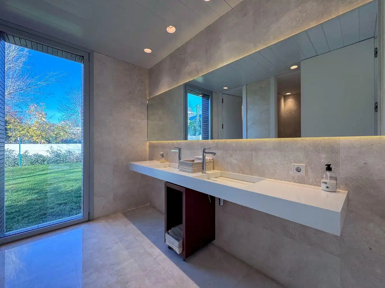 Bathroom of Houses for sale in Madrid  with Air Conditioner, Heating and Private garden