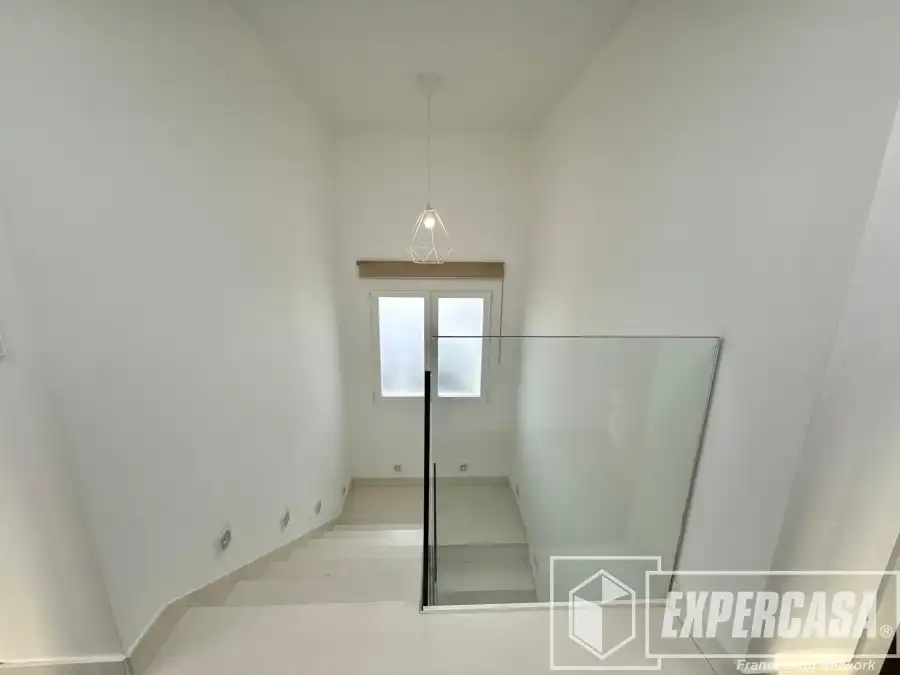 Houses for sale in Domeño  with Air Conditioner and Terrace
