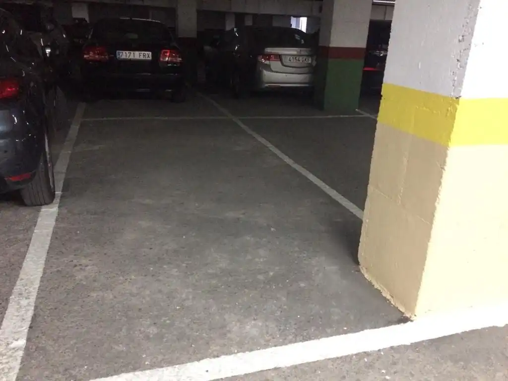 Parkplatz von Garage zum Verkauf in Córdoba
