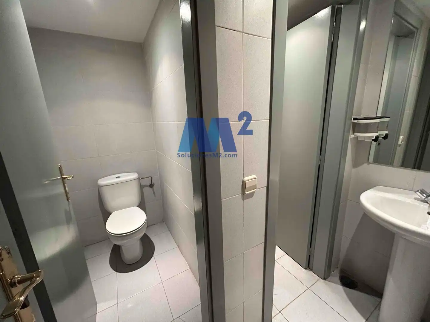 Bathroom of Industrial buildings for rent in Alcobendas