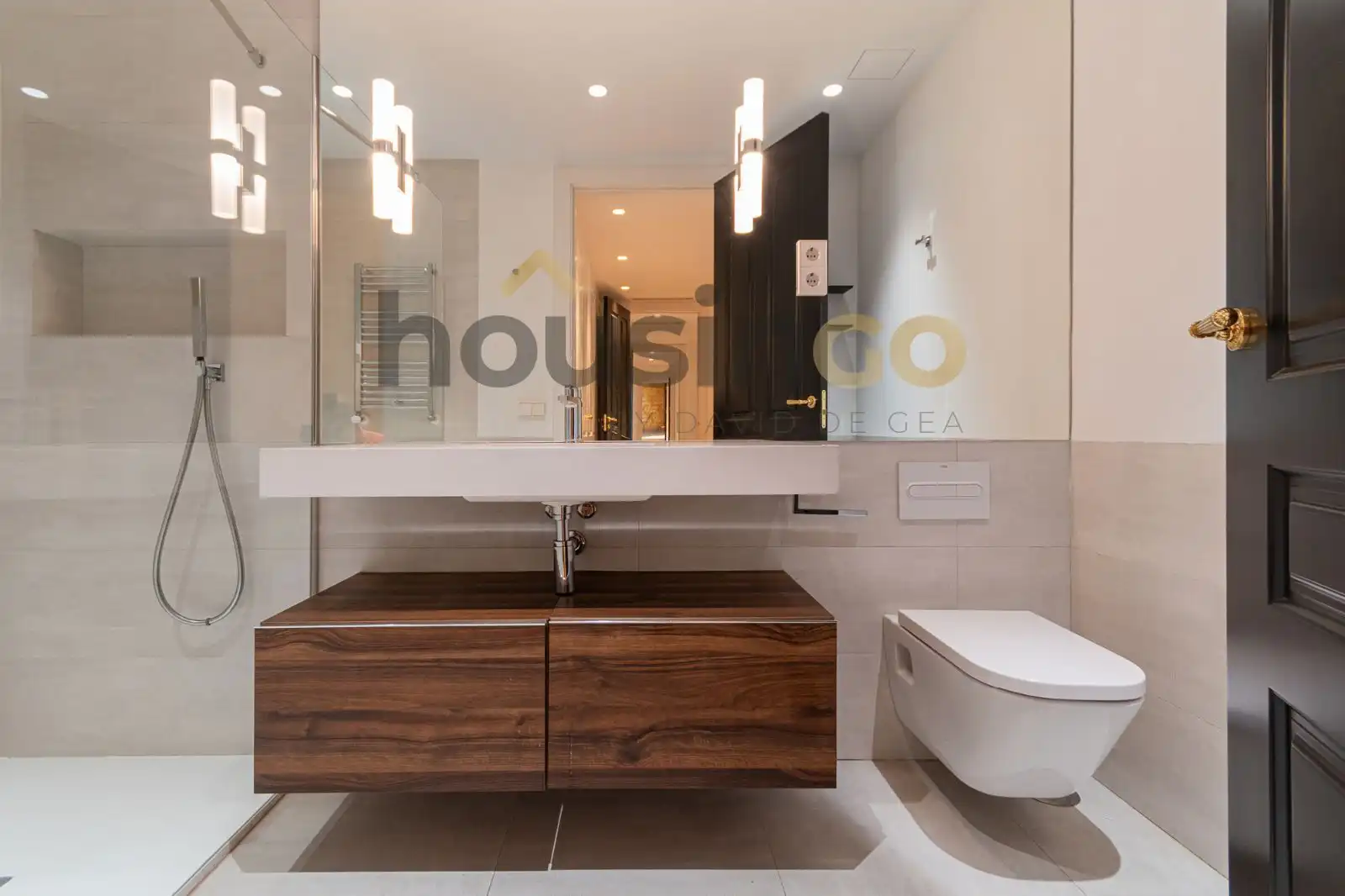 Baño de Piso de alquiler en Madrid con Aire acondicionado y Calefacción