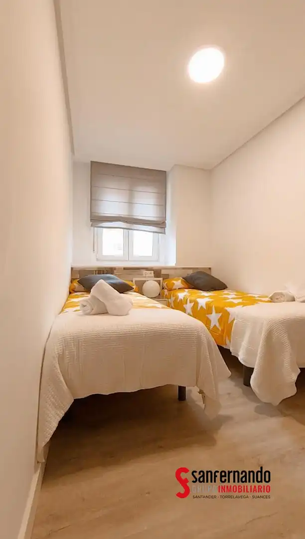 Schlafzimmer von Wohnung zur Miete in Santander mit Heizung und Möbliert