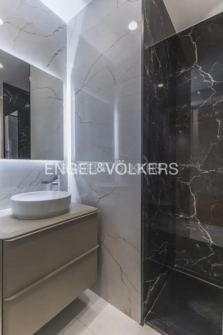 Bathroom of Flat for sale in Madrid  with Air Conditioner, Heating and Furnished
