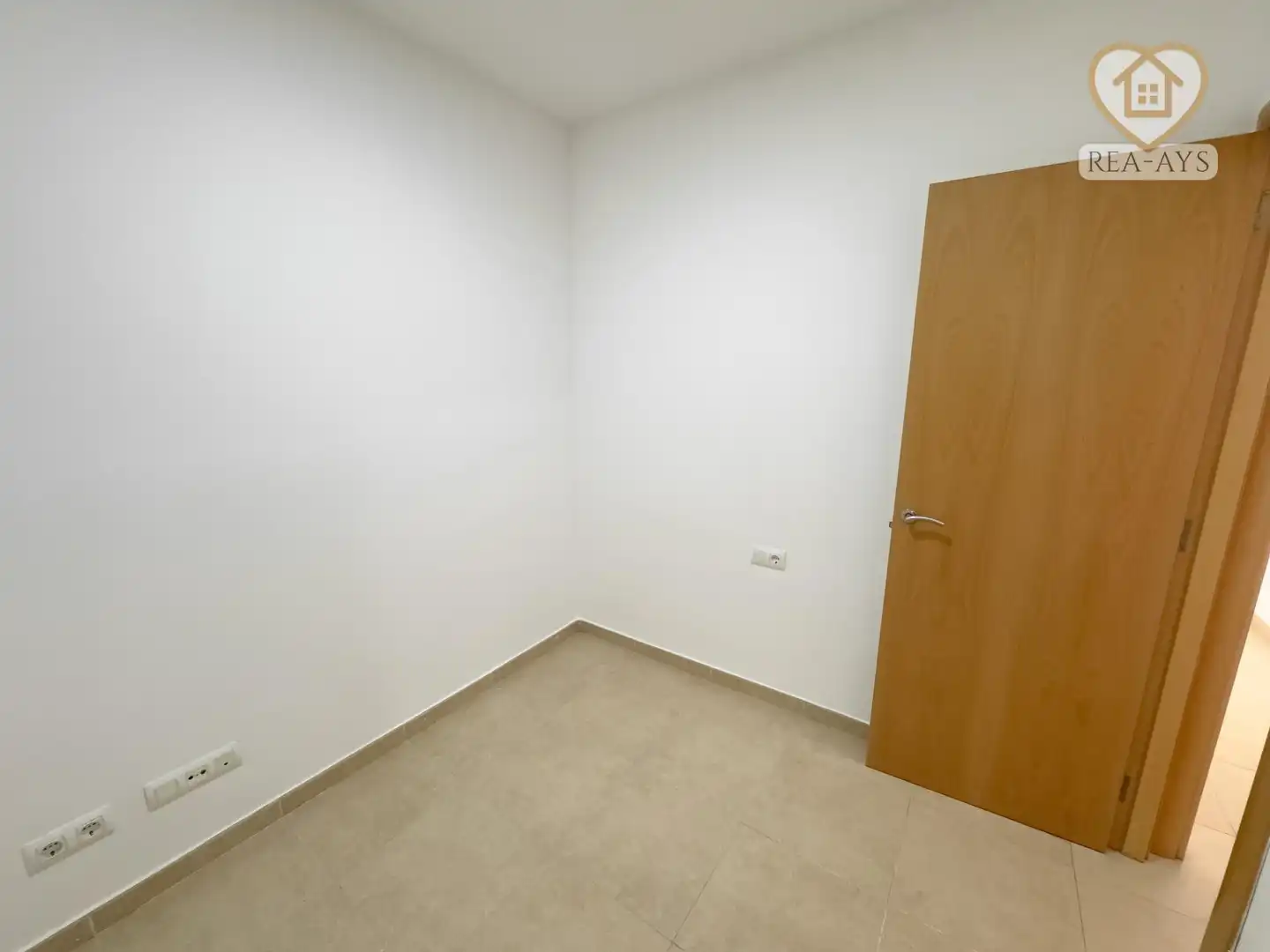 Wohnung mieten mit Kaufoption in Vallirana mit Heizung, Ofen und Internet