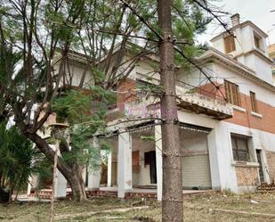 Vista exterior de Casa o xalet en venda en Paterna amb Jardí privat i Terrassa