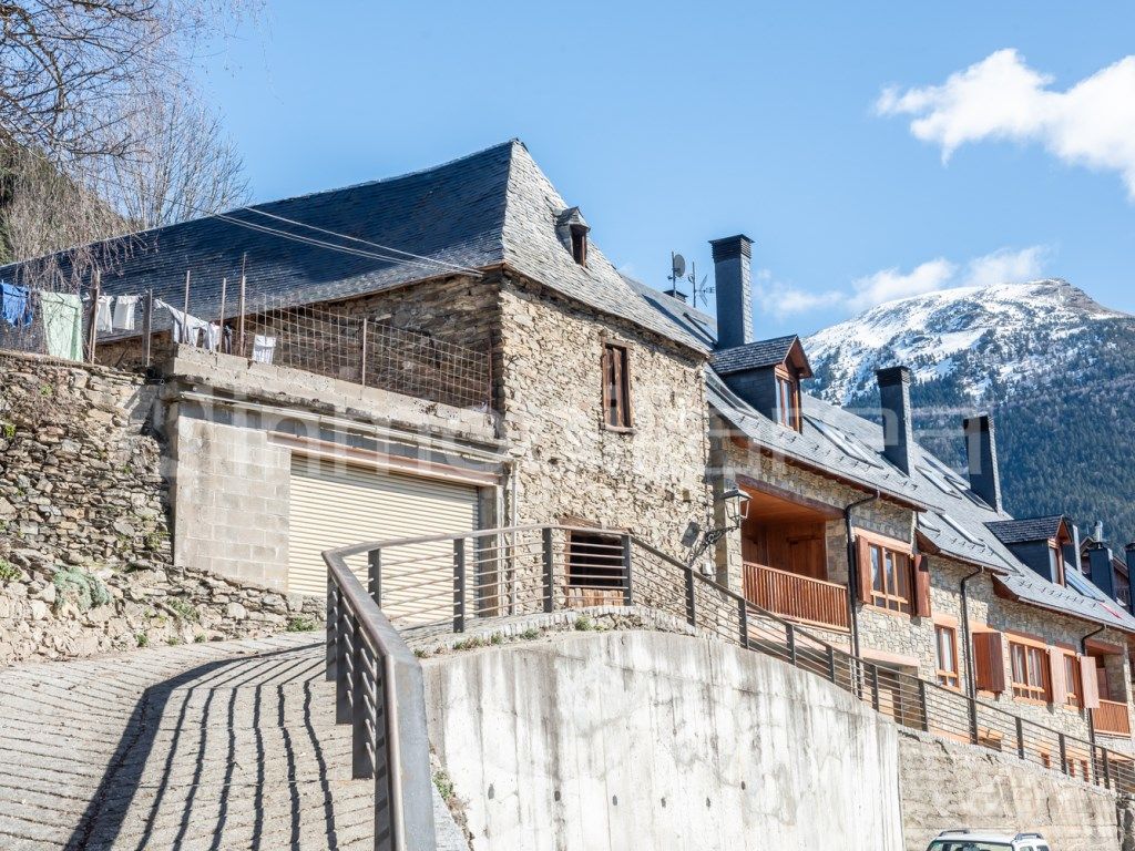 Exterior view of House or chalet for sale in Vielha e Mijaran