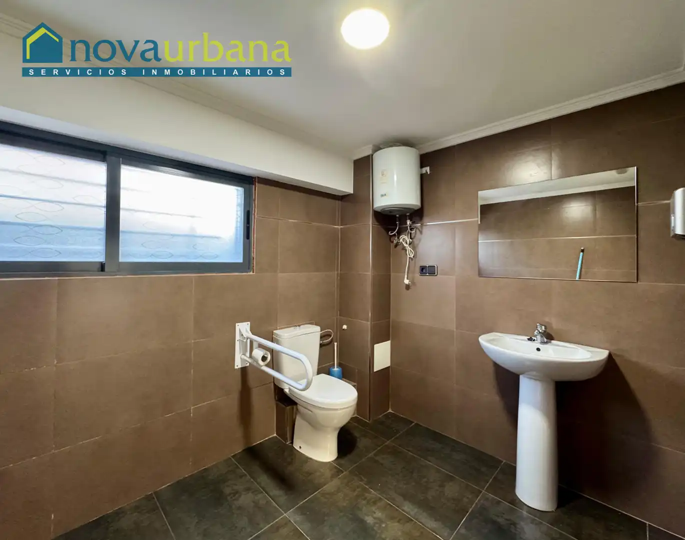 Baño de Oficina de alquiler en Xirivella con Aire acondicionado y Calefacción