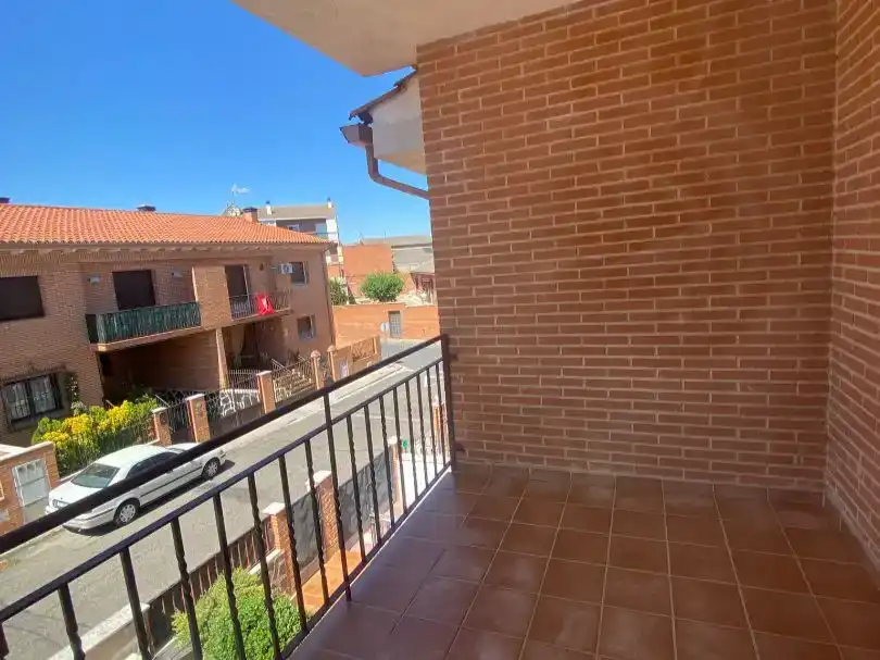 Terrassa de Pis en venda en Bargas amb Aire condicionat, Jardí privat i Traster