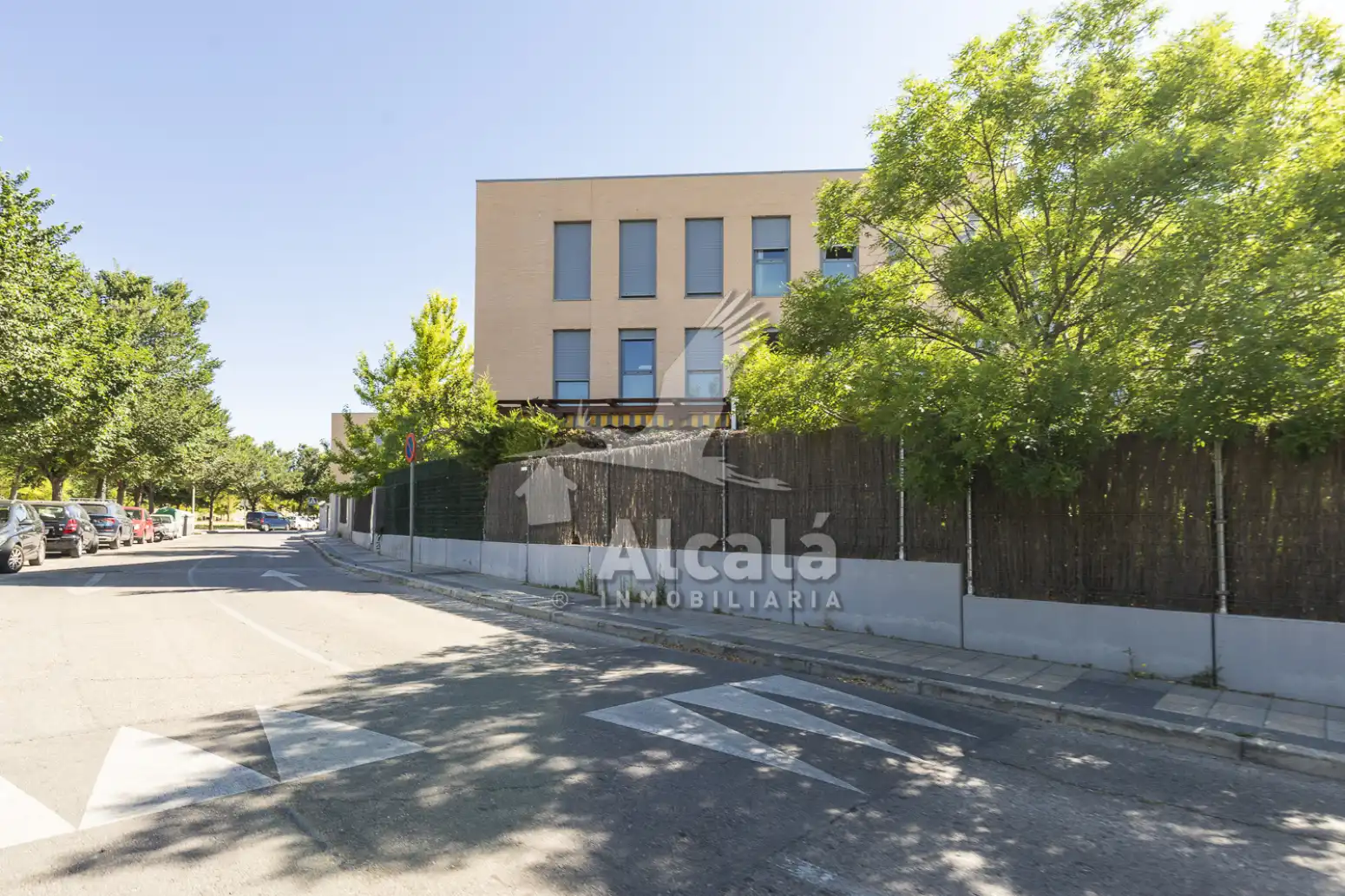 Außenansicht von Wohnung zum Verkauf in Villalbilla mit Klimaanlage, Heizung und Terrasse