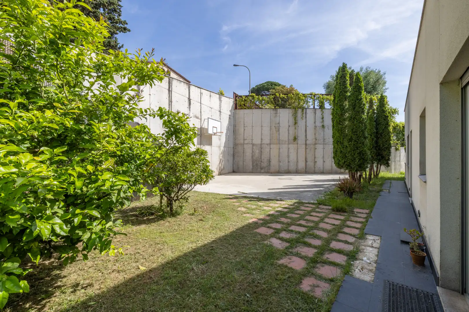 Garden of Houses for sale in Cerdanyola del Vallès  with Furnished