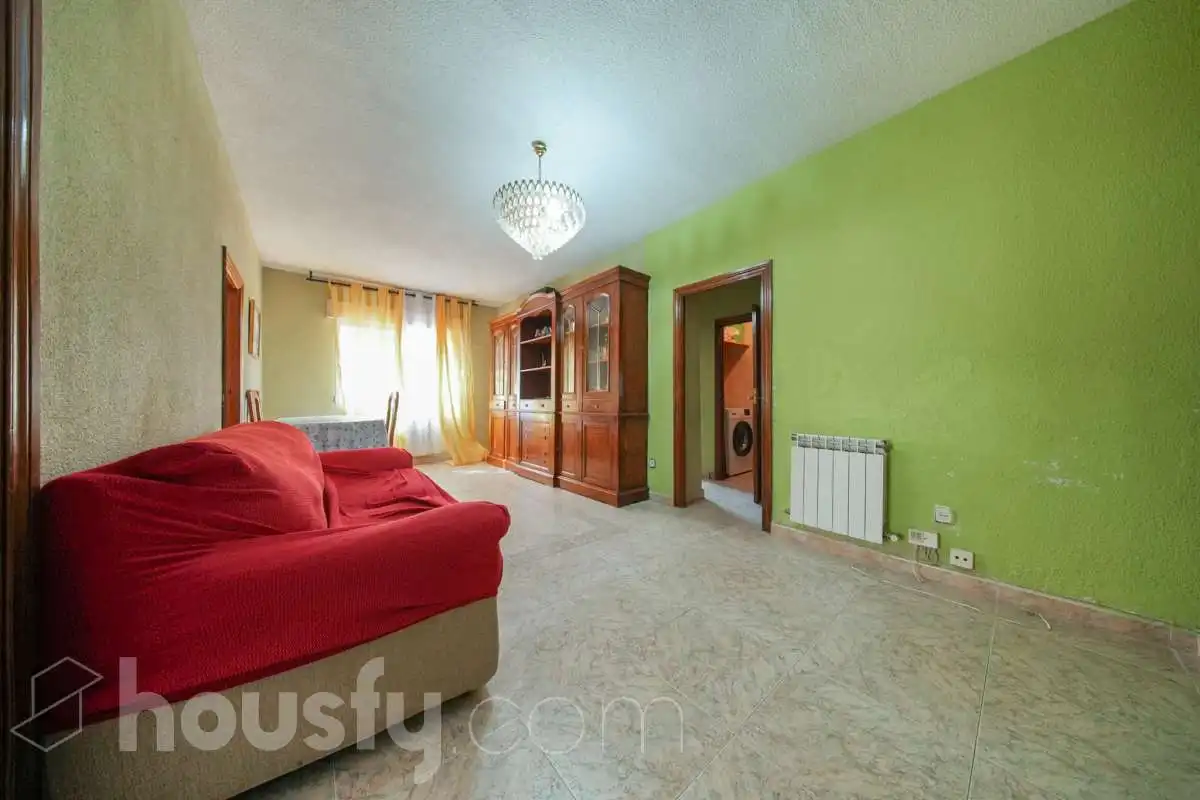 Piso con ascensor en venta en Calle la Chulapona ., imagen 2