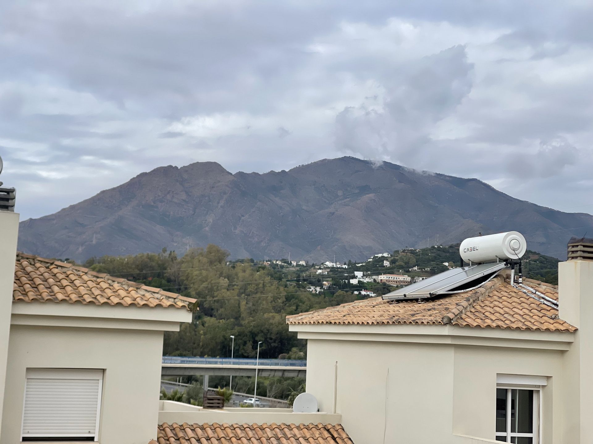 Vista exterior de Apartament en venda en Estepona amb Aire condicionat, Terrassa i Traster